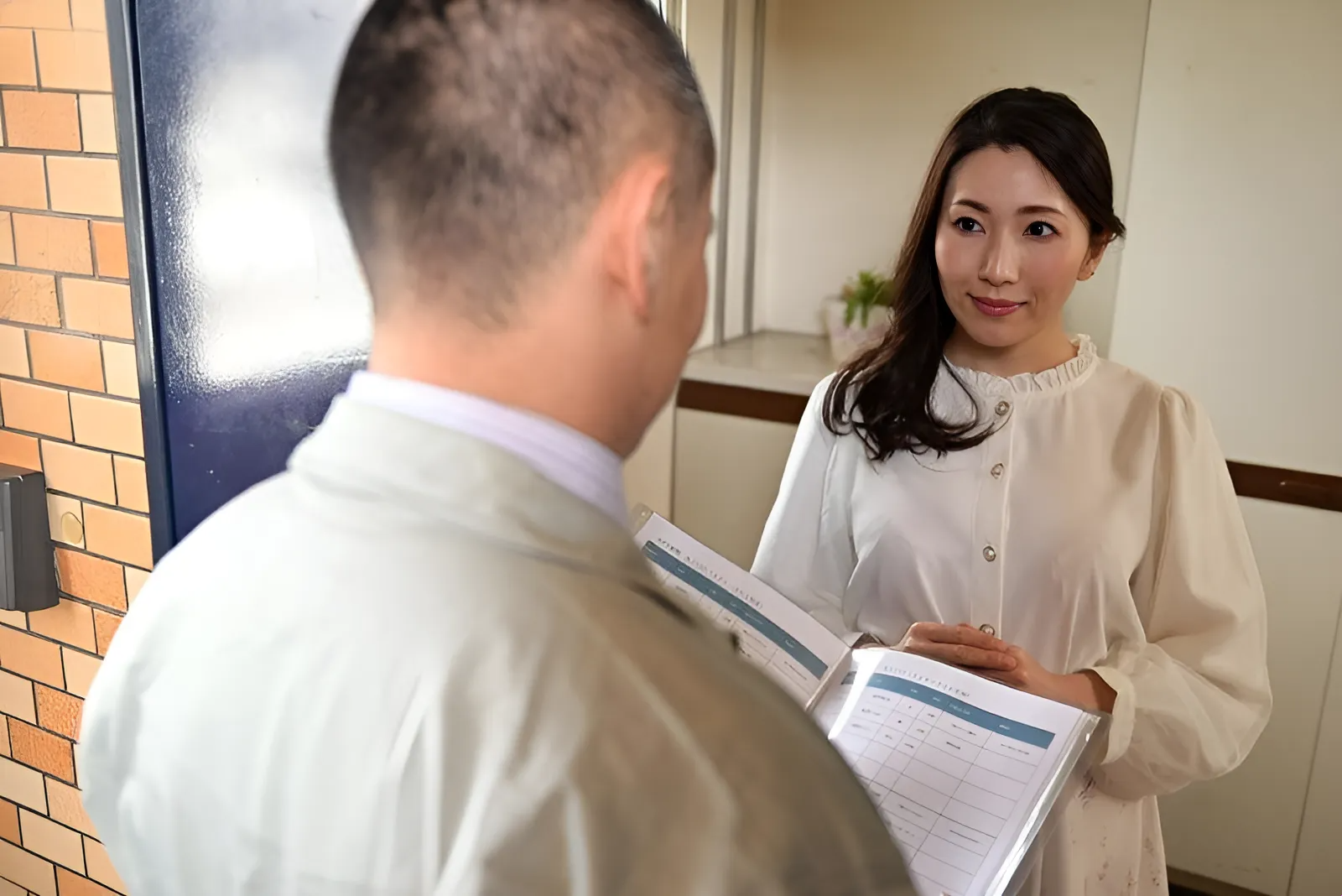 ADN-446 留下老婆一個人在家收貨又結束