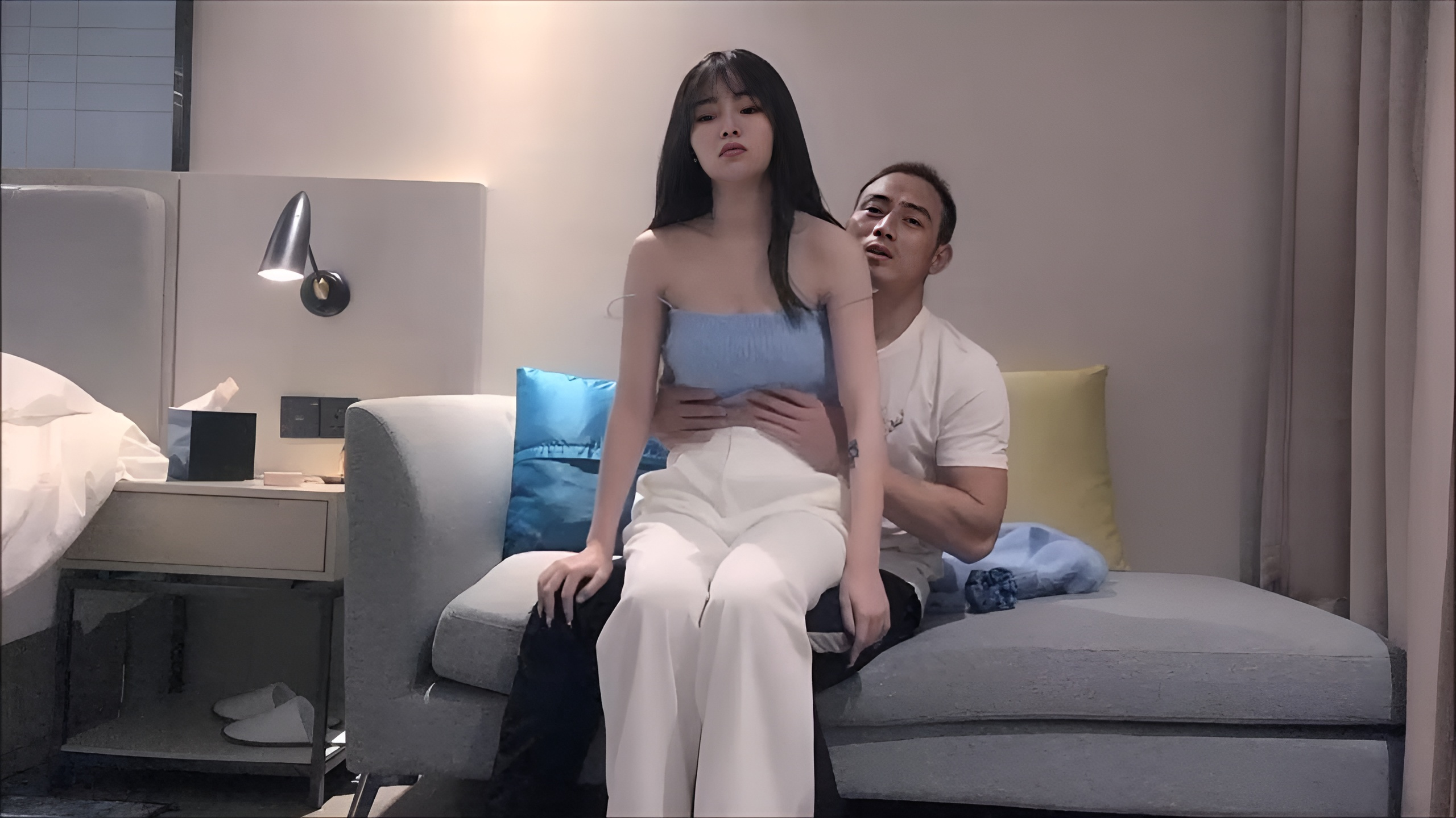 お金持ちの男性と足の長い女性